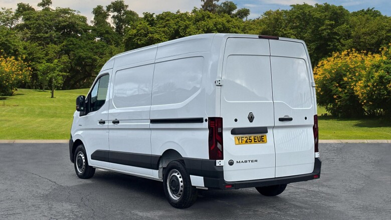 Renault Master Mwb Diesel Fwd MM35 Blue dCi 130 Advance Medium Roof Van